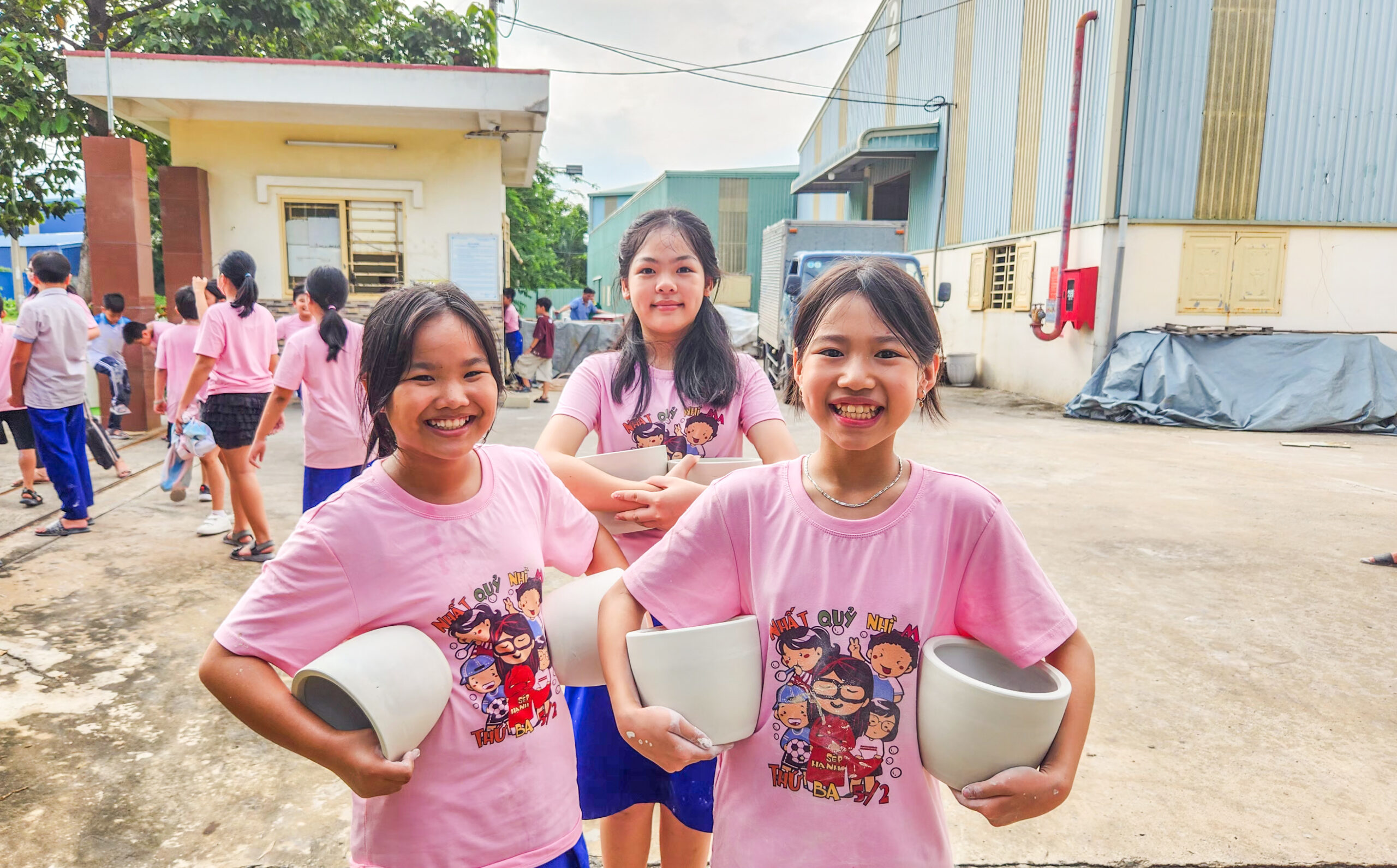 Workshop Trải Nghiệm Làm Gốm – Lớp 5/2 Khám Phá Nét Đẹp Truyền Thống Tại Nhà Máy Gốm Việt Thành