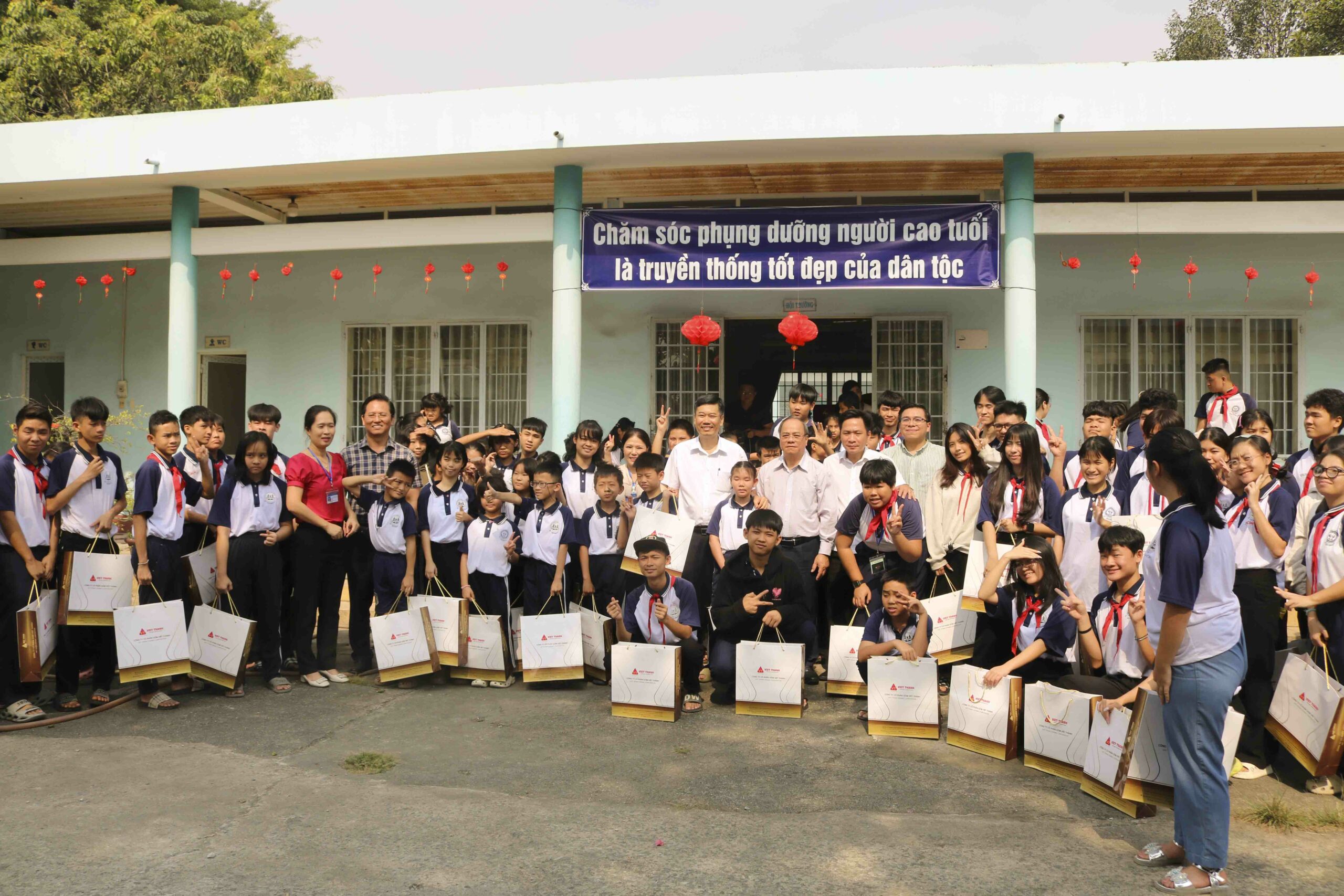 Viet Thanh Ceramics: Sending Warm Spring Vibes And Sharing Love At The Bien Hoa Center For Children With Disabilities